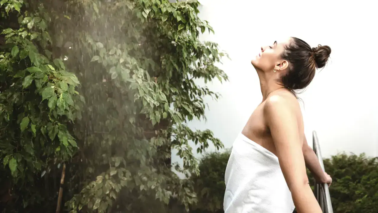 Natürliche Wellness Oase, Entspannung, Bergpanorama, Naudererhof, Urlaubsidylle in Tirol.