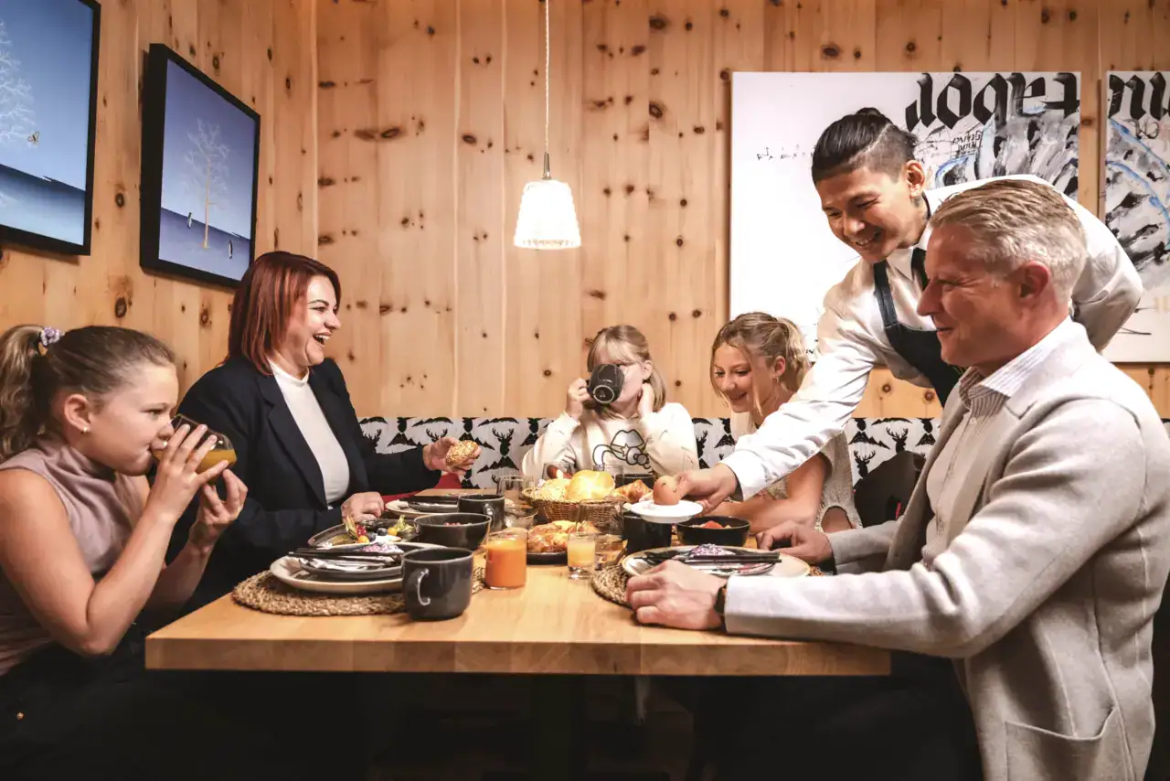 Gemeinsames Frühstück im Restaurant