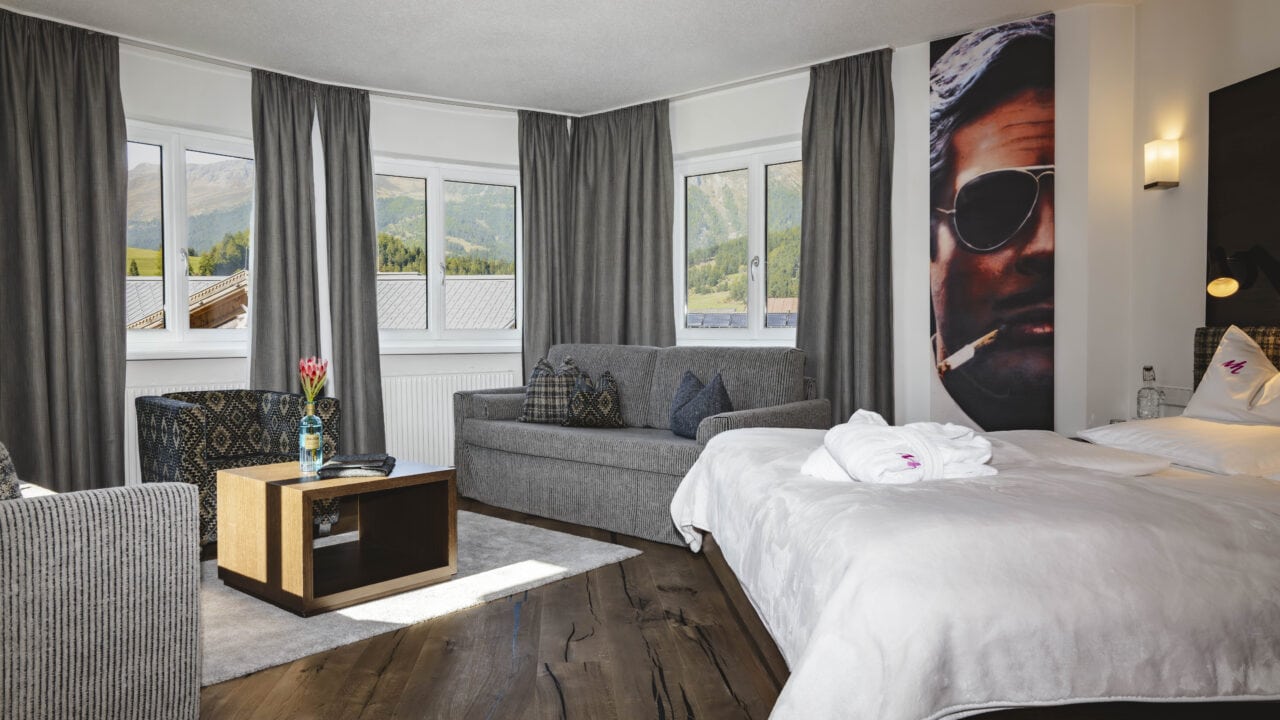 Hotelzimmer mit Bergblick und modernem Design