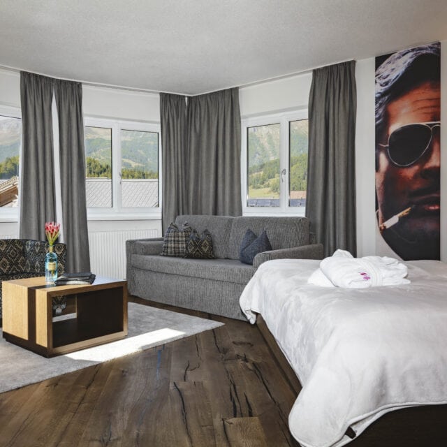 Hotelzimmer mit Bergblick und modernem Design